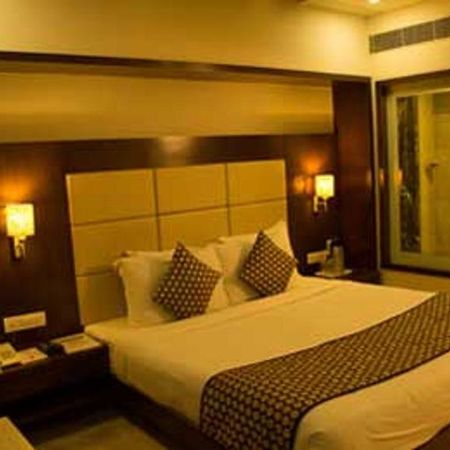 Grand Thakar Hotel Rajkot Exterior photo